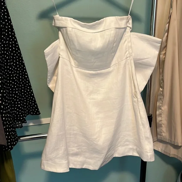 aisle white linen back bow dress The Aisle linen bow mini dress  Crafted in a luxurious yet effortless 100%  linen, made to enhance and not overwhelm.  Limited for pre-order online.   #DISSH #TheAisleEdit